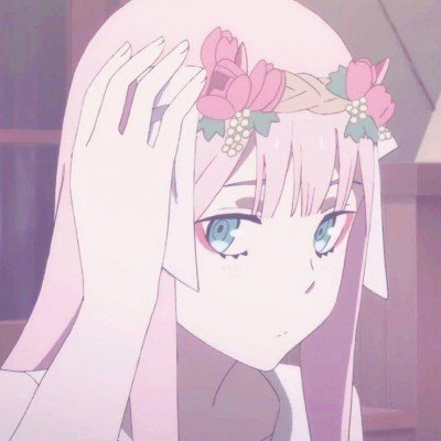 女孩在瀑布下打太极尽显侠气